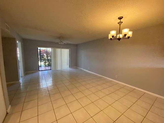 Building Photo - 1009 Congressional Way