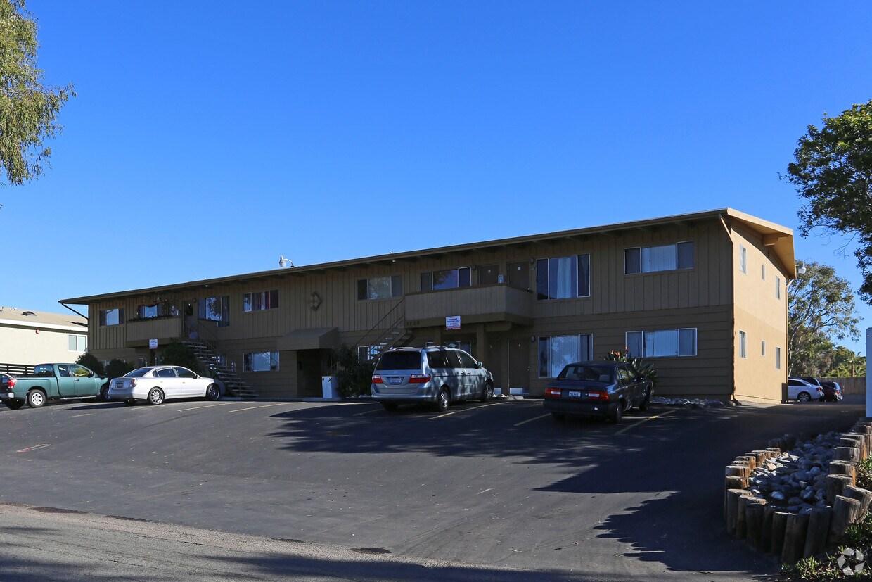 Primary Photo - Spindrift Apartments