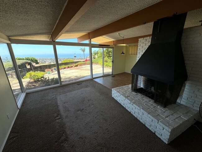 Foto del edificio - Hillside Ventura Home- Gorgeous Ocean Views!