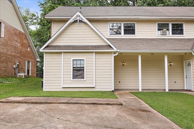 Building Photo - 221 Brendalwood Blvd
