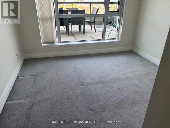 Photo du bâtiment - 8130 Birchmount Rd