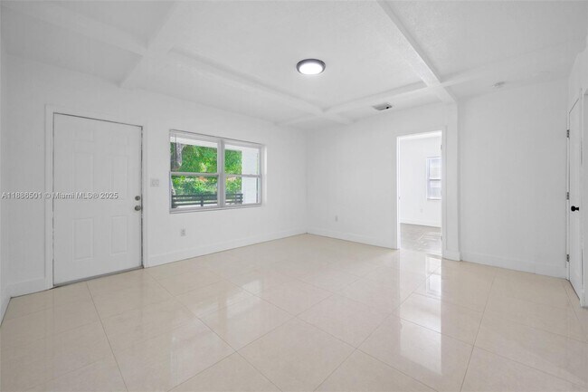 Foto del edificio - 9312 NW 3rd Ave