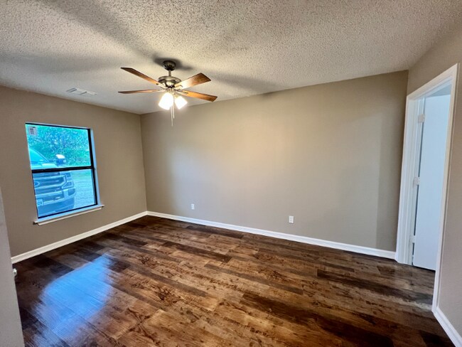 Building Photo - 2501 W Farm to Market 5