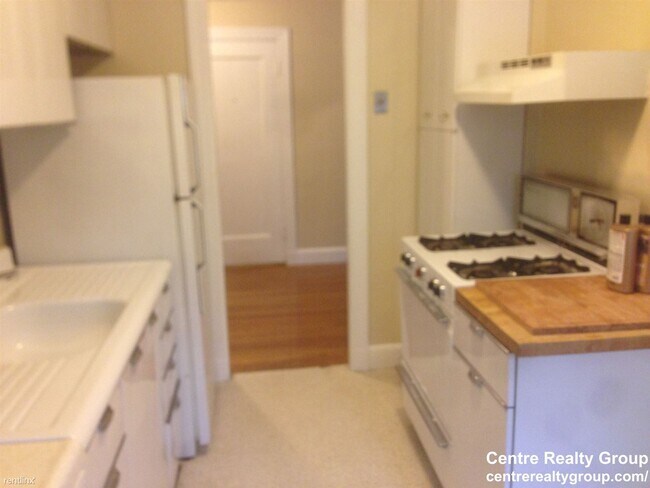 Building Photo - 1 br, 1 bath  - 549 Centre St
