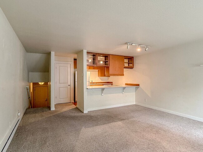 Building Photo - Convient Location on Burke-Gilman Trail! 1bd/1bth Sand Point Condo, $1,875/mo.