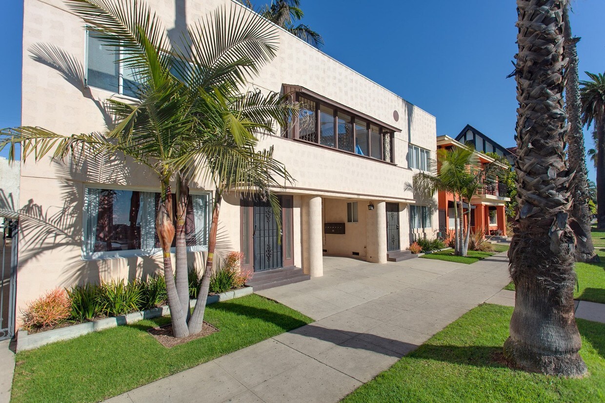 Primary Photo - 1711 E Ocean Blvd