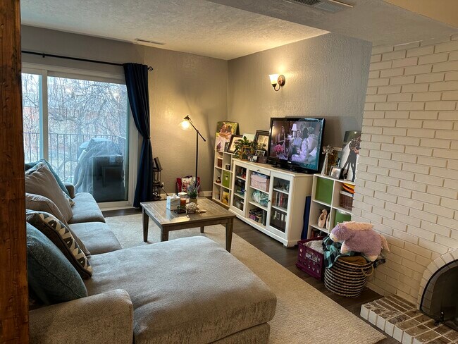 Foto del edificio - 4860 S Highland Cir