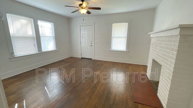 Building Photo - 1006 Studewood St
