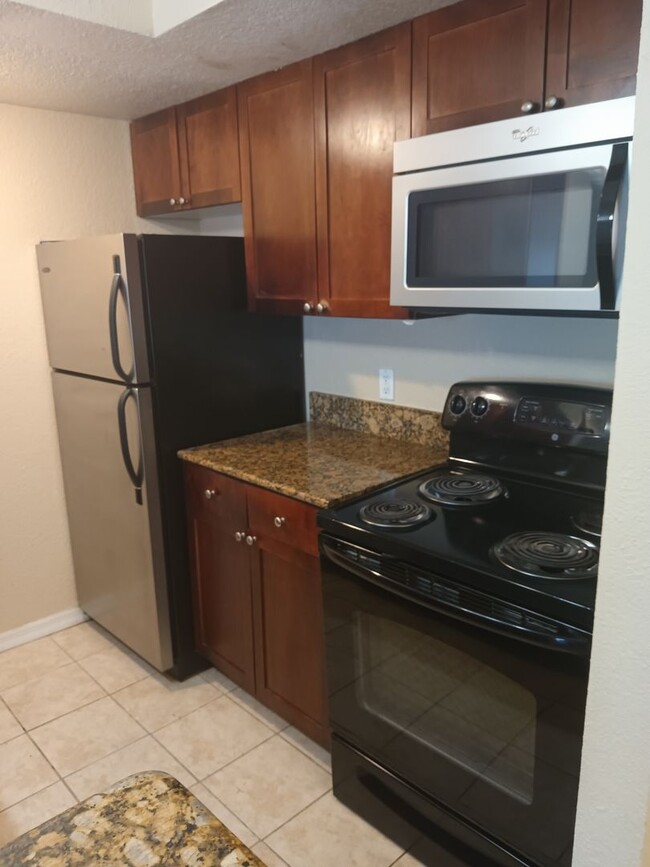 Building Photo - 1 bed 1 Bath Villa Medici