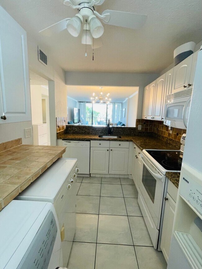 Foto del edificio - 3545 S Ocean Blvd