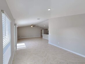 Building Photo - 4142 SW Endicott St