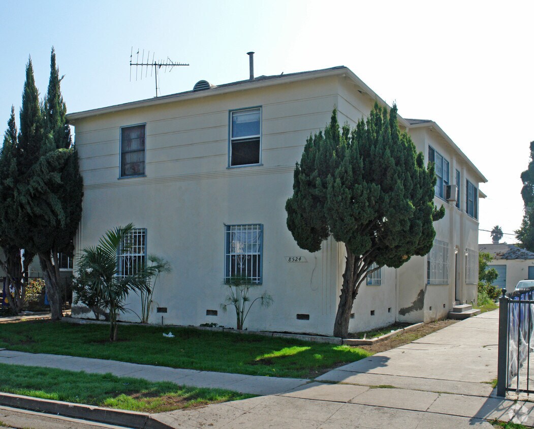 Primary Photo - 8524 Beverlywood St