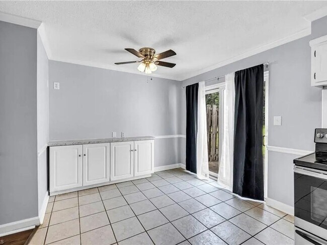 Building Photo - 2 Bedroom Condo in Clemmons near Publix