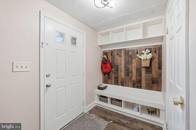 Building Photo - 9280 Pirates Cove