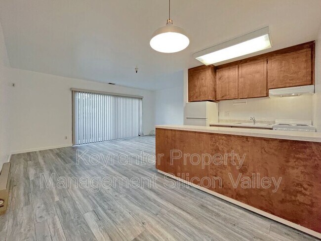 Building Photo - 1568 Willowbrae Ave.