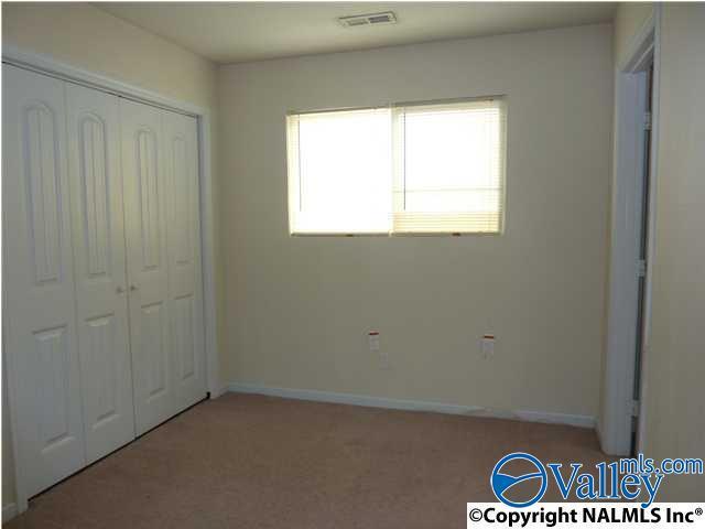Building Photo - 150 Farmington Dr