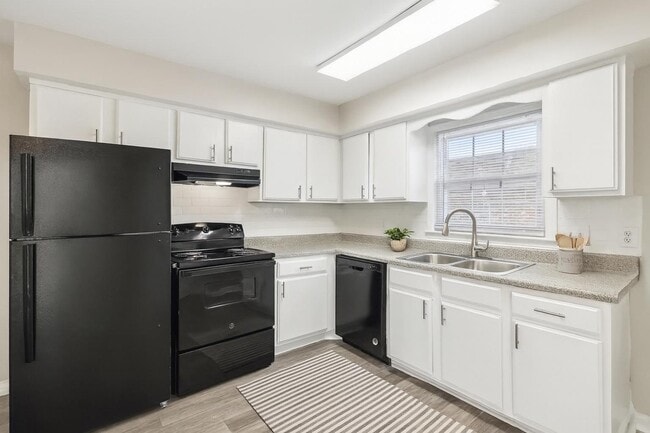 Building Photo - 400 Adamwood Dr