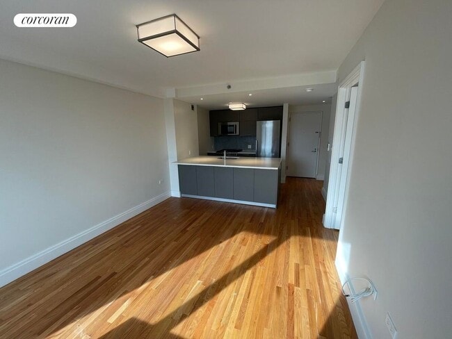 Building Photo - 885 Grand St