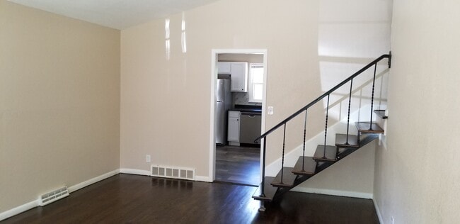 Building Photo - 202 Brookside Dr