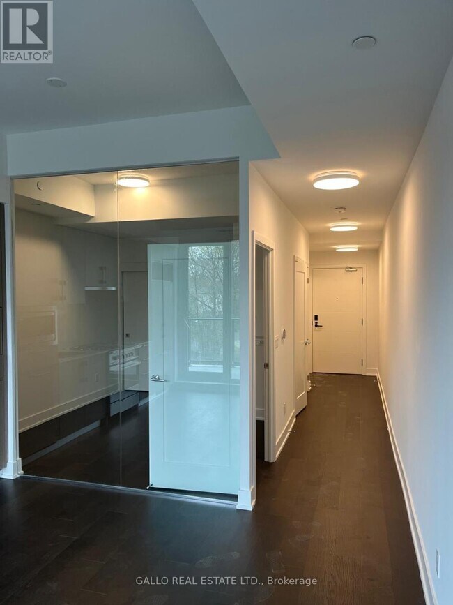 Photo du bâtiment - 8-308 Manor Rd W