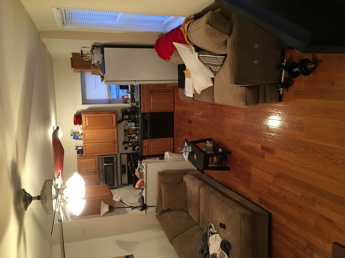 Primary Photo - 2033 Christian St