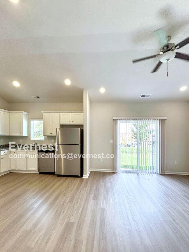 Building Photo - 115 Lightning Dr