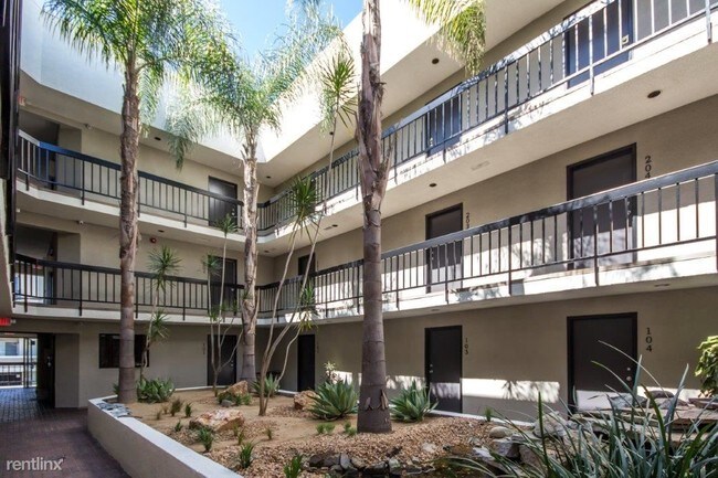 Foto del edificio - 1522 N Formosa Ave