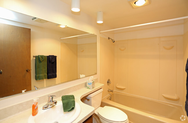 Bathroom - Fox Run Apartments