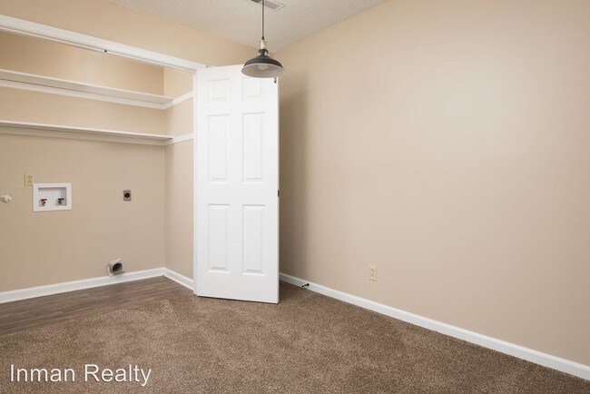 Building Photo - 811 Flanders Ln NW