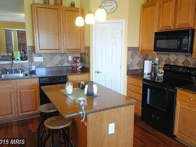Foto del edificio - 3 Bedroom Townhome in Odenton