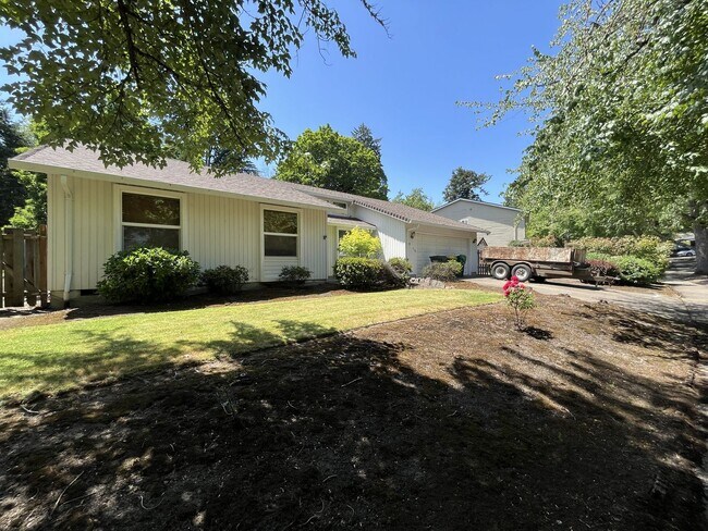 Building Photo - Charming Single-Level Home with Multiple Living Areas and Spacious Backyard Retreat