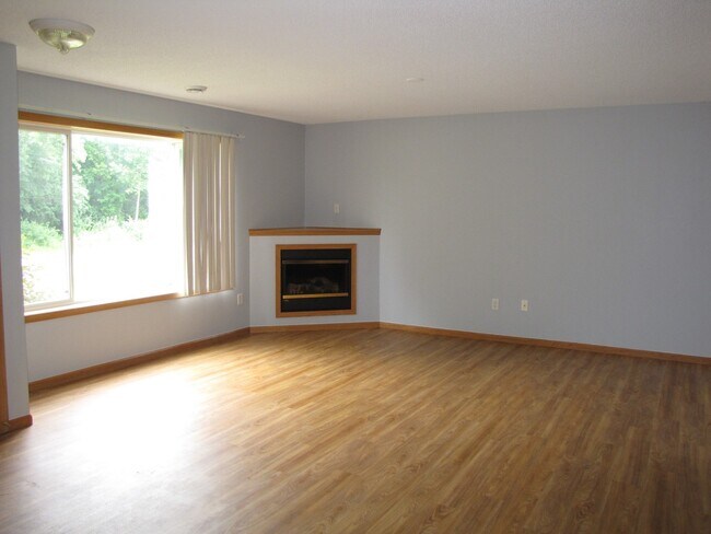 Foto del edificio - Charming *3bedrm* 2.5Bath town home open f...