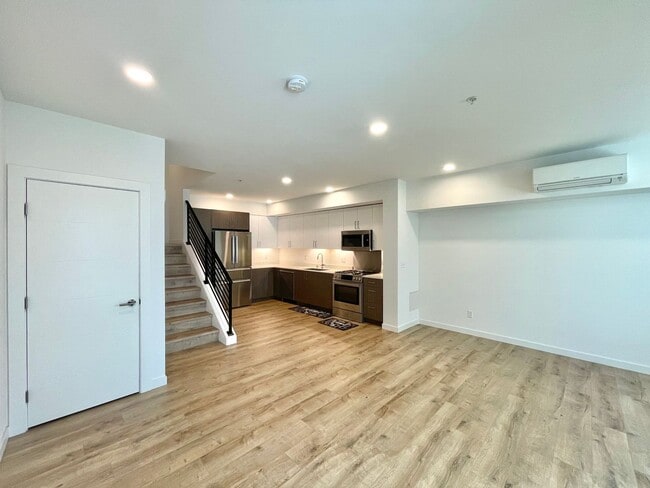 Building Photo - Great 2b2b townhouse for rent