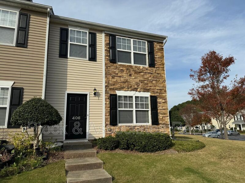 Primary Photo - 1725 TW Alexander Dr