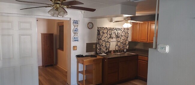 Building Photo - Charming 2-Bed in Holiday, FL