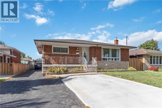 Building Photo - 90 Rainbow Dr