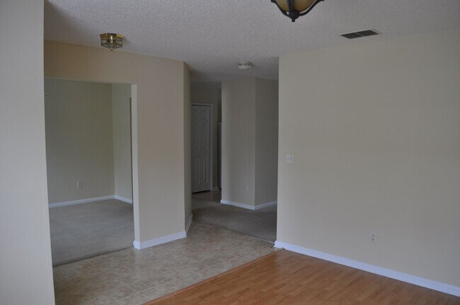 Building Photo - 4 Bedroom in Indian Trails!