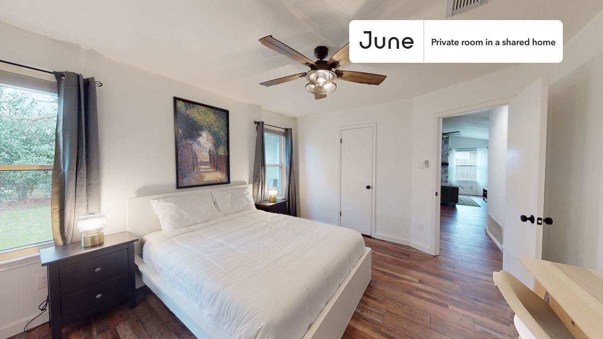Primary Photo - Private bedroom in 3 bed/2 bath Home
