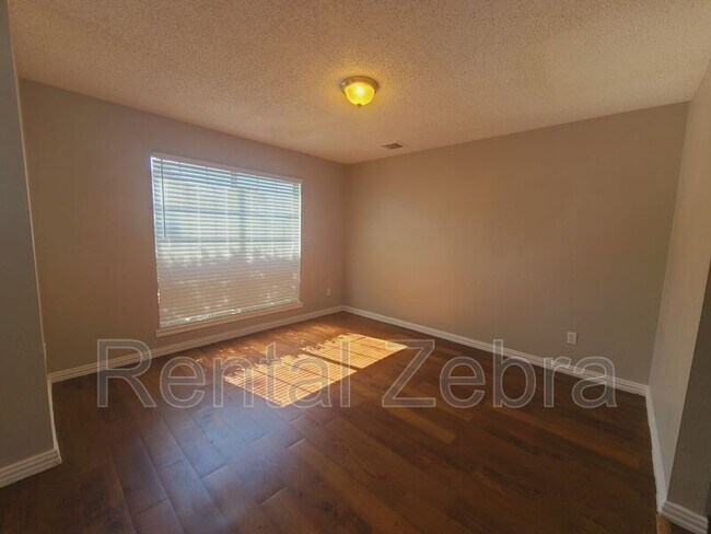 Foto del edificio - 1214 Calvert Dr
