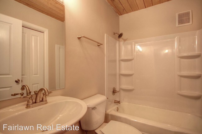 Foto del edificio - 2 br, 1 bath Apartment - 906 S. Vine St.