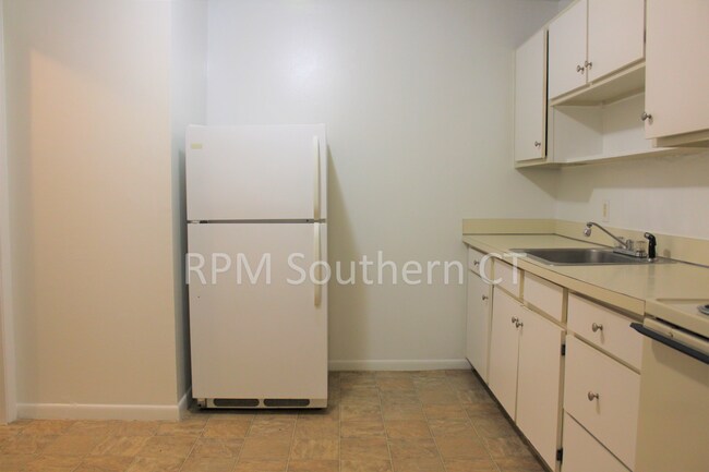 Foto del edificio - Ranch Style Condo – Hamden – 1 Bedroom