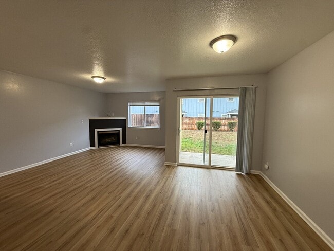 Building Photo - 533 Autumn Ave