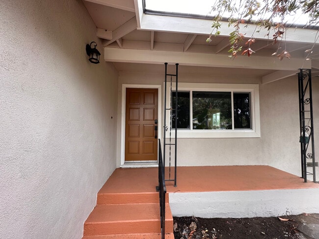 Building Photo - 414 N Alameda Ave