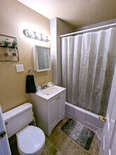 Building Photo - 1717 Main St