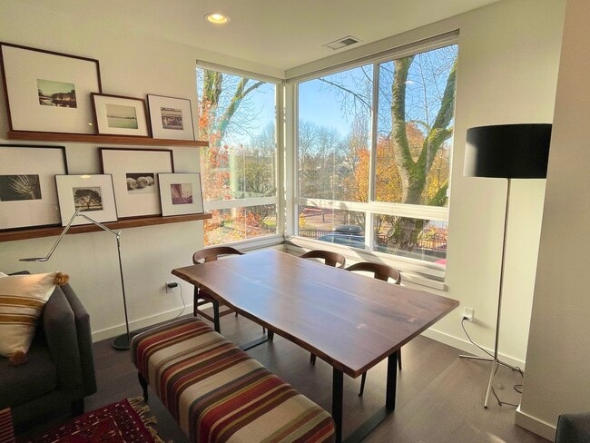 Building Photo - 3 Bedroom, 2 Bath Green Built Townhome wit...