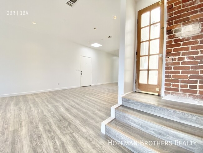 Building Photo - 7363 Melrose Ave Los Angeles, CA 90046