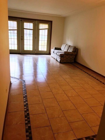 Foto del edificio - 4150 Williamsburg Ct