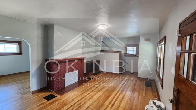 Building Photo - 219 Knecht Dr