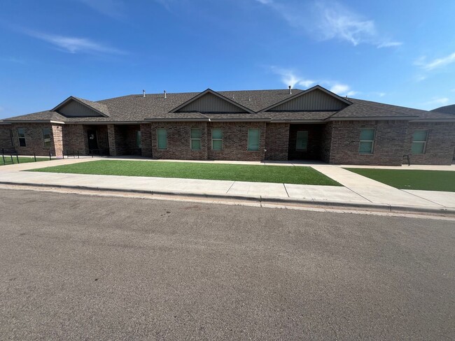 Building Photo - Townhome- Walking Distance to Lubbock Cooper