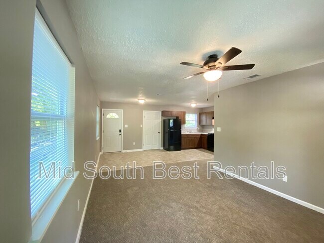 Foto del edificio - 7307 Redwood Dr
